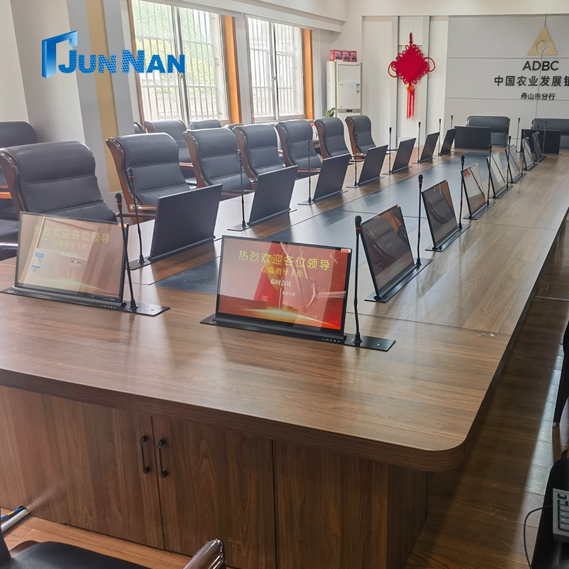Pankki asentaa paperittoman konferenssin hissin